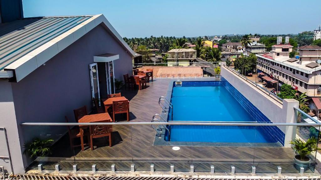 Swimming pool at Cosmique Clarks
