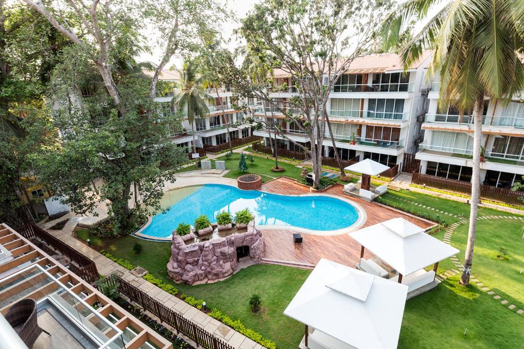 Garden with swimming pool at The Eternal Wave