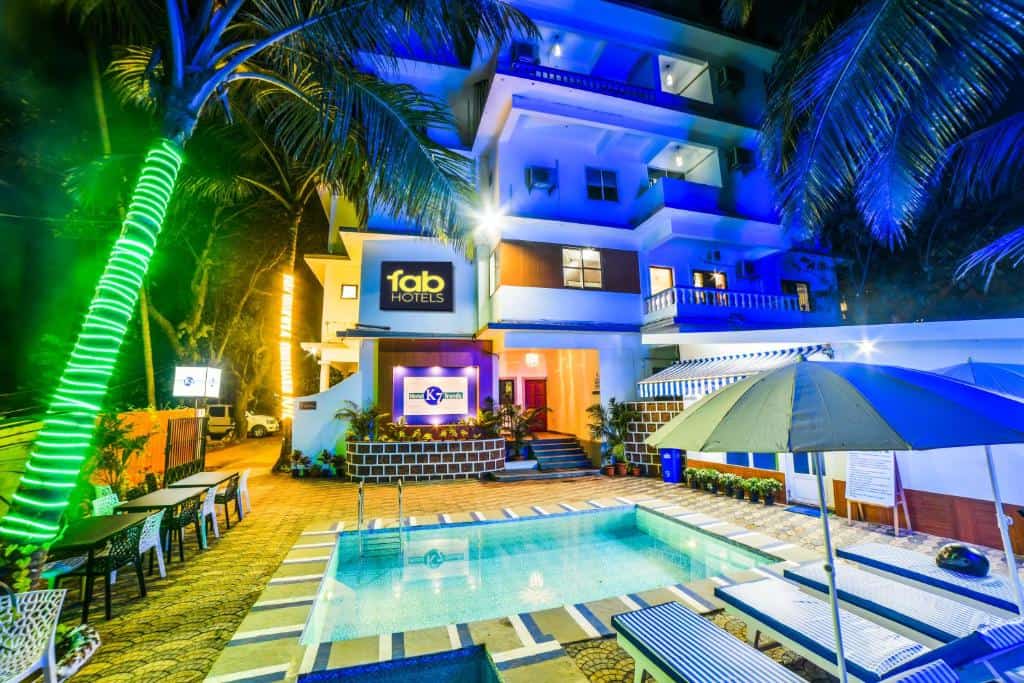 3 Star hotel Swimming pool with Exterior at Fab Hotel Calangute