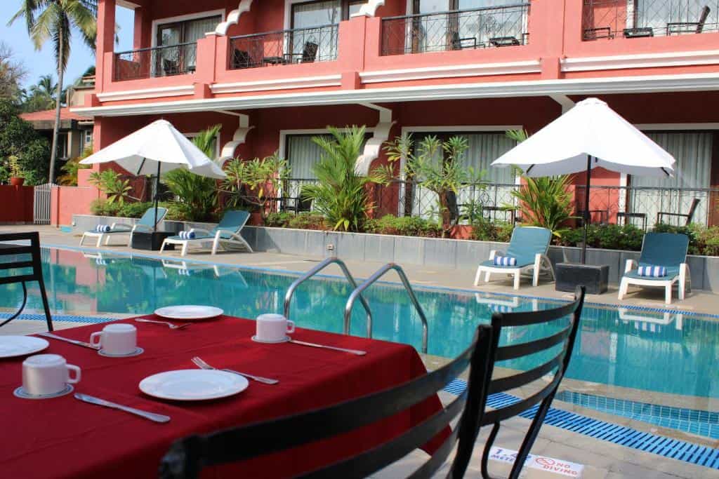 Swimming pool with dinning table at Jasminn Hotel