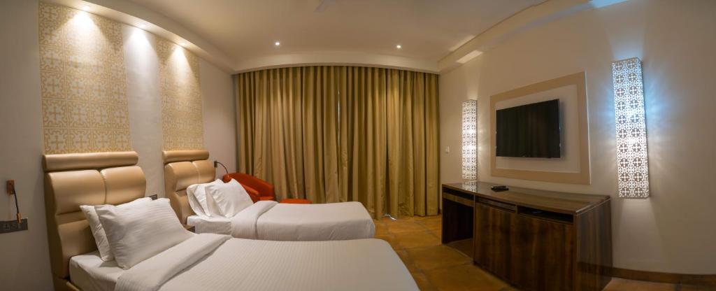 Twin bed with TV at The Ivy Anjuna